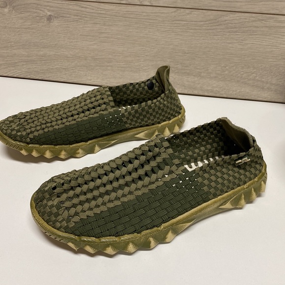 Hey Dude Shoes Size 11 - Picture 3 of 8